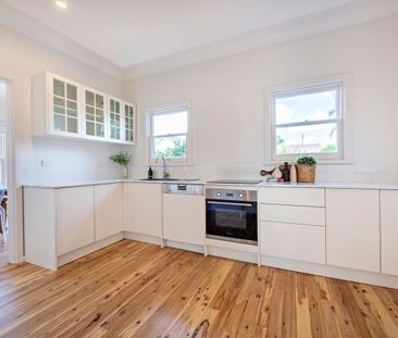 Immaculate Renovated Cottage - Photo 5