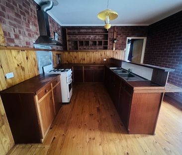 Family Home Close to O Bahn - Photo 3