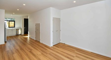 Henderson, 2 bedrooms - Photo 2