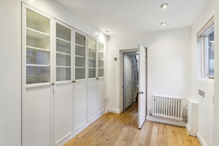 3 bedroom maisonette in Camden - Photo 2