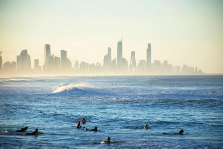 BRIGHT AND SUNNY TWO BEDROOM UNIT JUST FOOTSTEPS TO BEAUTIFUL KIRRA BEACH - Photo 5
