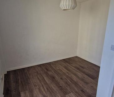 2 bedroom ground floor maisonette to rent - Photo 4