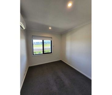 Near New 3 Bedroom Townhouse - Photo 5