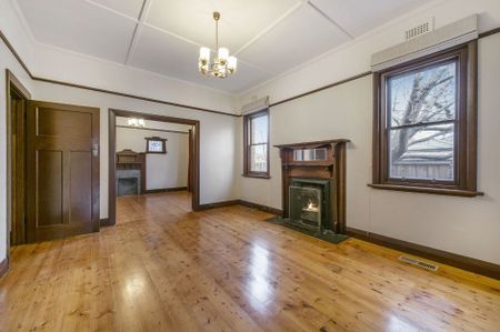 2 Narrawong Crescent, Caulfield South - Photo 2