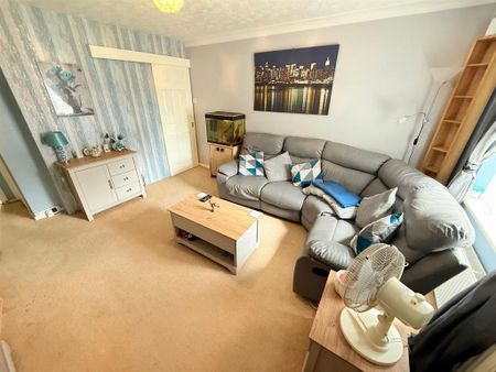 2 bedroom semi-detached house to rent - Photo 5