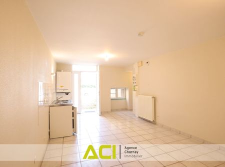 ST ALBAIN – STUDIO DE 33M2 DONNANT SUR COUR - Photo 2