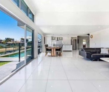 Broadbeach Waters - Photo 6