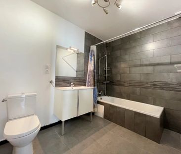 Location Appartement 5 pièces 84m² LE MAY SUR EVRE 49122 - Photo 6