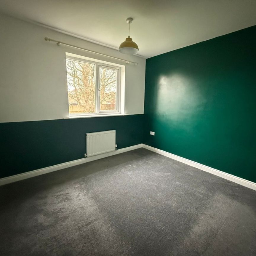 3 bed Town House - To Let - Photo 1