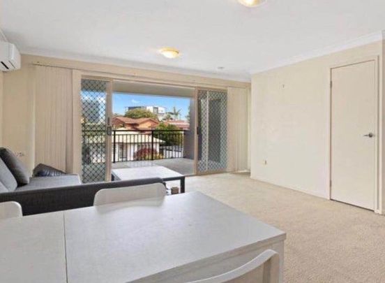 Spacious Three Bedroom Two Bathroom Apartment Living in Garden City - Photo 1