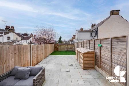 1 bedroom in a house share to rent - Photo 5