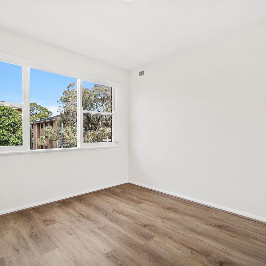 Freshly Updated Apartment in a Prime Coastal Location - Photo 1