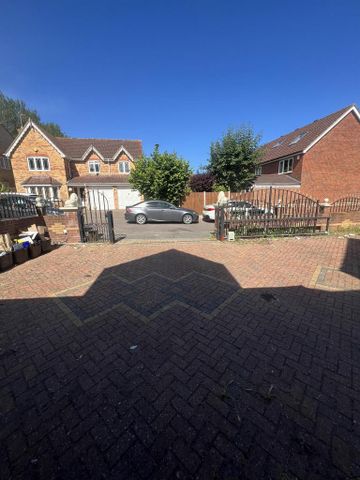 4 bedroom detached house to rent - Photo 5