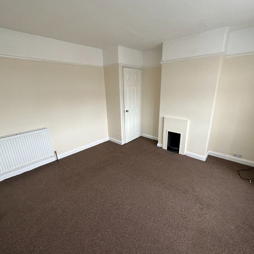 2 Bed Semi-Detached House, Leasowe Road, LS10 - Photo 1