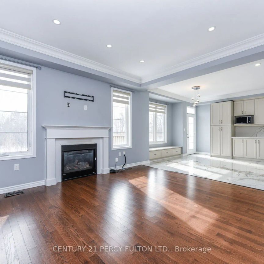 1040 Foxtail Crescent #Main & 2nd - Photo 1