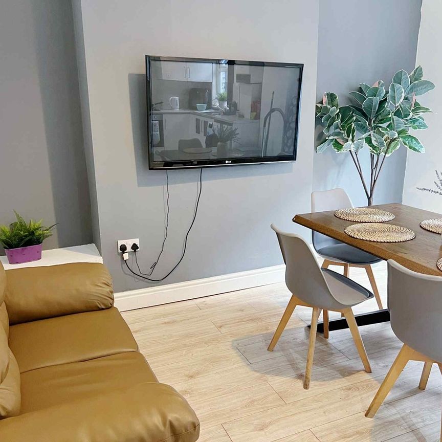 Room in a Shared House, Esmond Street, L6 - Photo 1