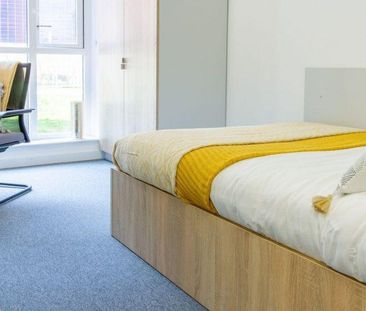 1 bedroom in a flat share to rent - Photo 2