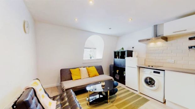 2 Bed 1 Bath, 4A, 40 - Photo 1