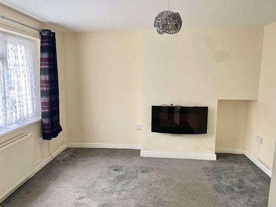 2 bedroom end of terrace house to rent - Photo 1