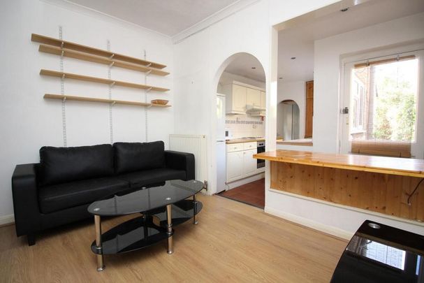3 bedroom end of terrace house to rent - Photo 1