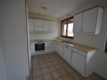 Charmante 4.5-Zimmer-Wohnung mit Kamin und Garten in Detligen - Photo 2