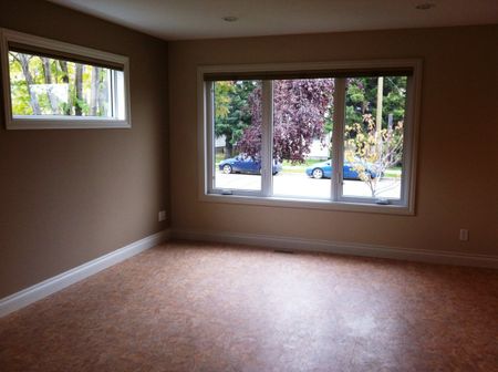 Hidden Gem - Modern Triplex ~2 Bedrooms 2.5 Bathrooms! - Photo 3