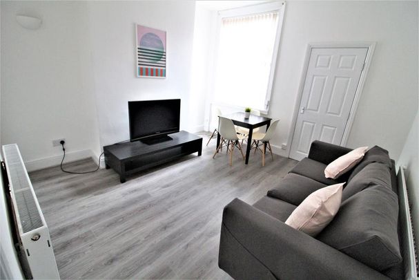 3 bedroom terraced house to rent - Photo 1