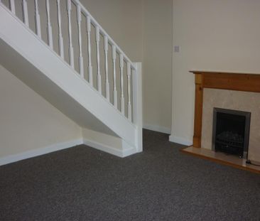 2 bedroom semi-detached house to rent - Photo 2