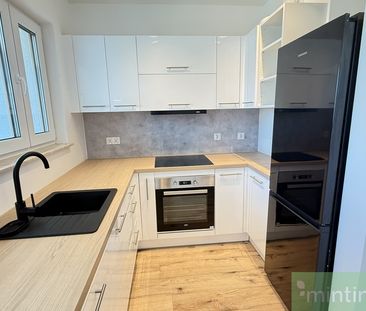 Tenisowa, 2 pokojowe, 2 piętro winda, balkon - Photo 1