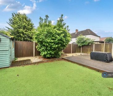 3 bedroom semi-detached house to rent - Photo 5