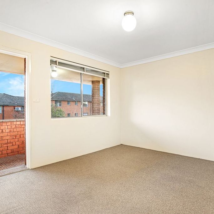 Spacious Two Bedroom Apartment In The Heart Of Lakemba - Photo 1