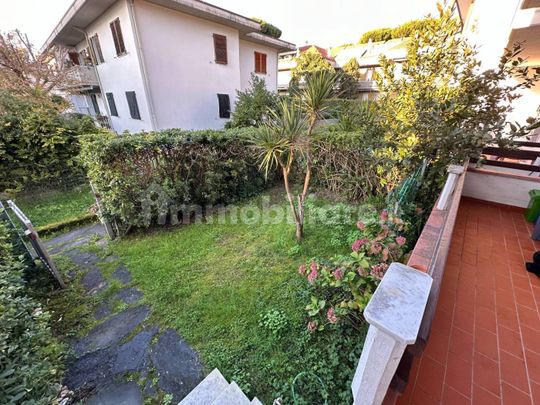 Quadrilocale viale Giuseppe Mazzini 28, Marina di Massa Centro, Massa - Photo 1