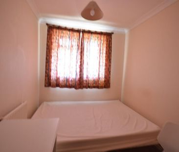 4 bedroom terraced house to rent - Photo 3