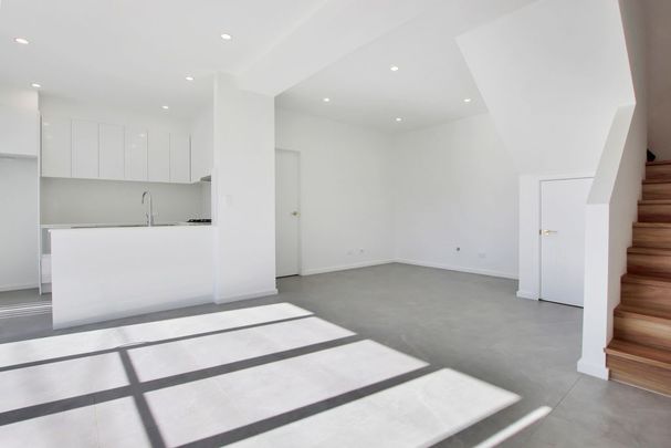 As New Townhouse in Prime Location! - Photo 1