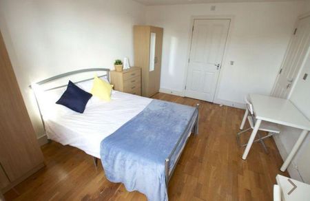 3 bedroom flat share to rent - Photo 2