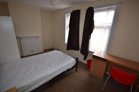 3 bedroom House To Let - Photo 2