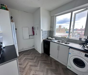 Room in a Shared House, Eastern Avenue, IG2 - Photo 3