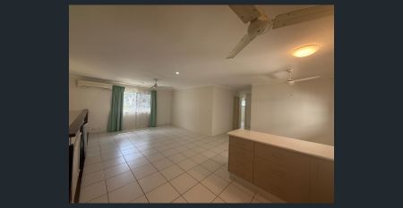 Well presented 3-Bedroom townhouse in Gated Complex with Pool - Photo 2