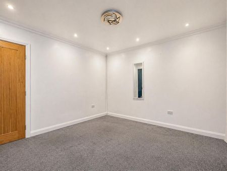 4 bedroom end of terrace house to rent - Photo 4
