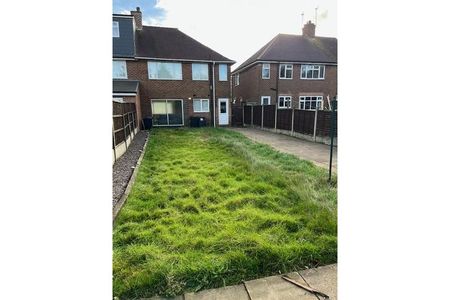 4 bedroom semi-detached house to rent - Photo 5