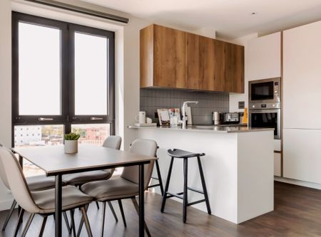 Three Bedroom - Photo 4