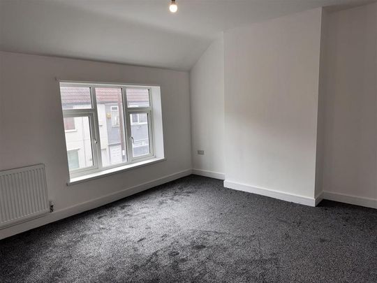 3 bedroom end of terrace house to rent - Photo 1