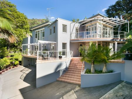 Relaxed Pittwater Lifestyle in a Low-Maintenance Modern Home - Photo 2