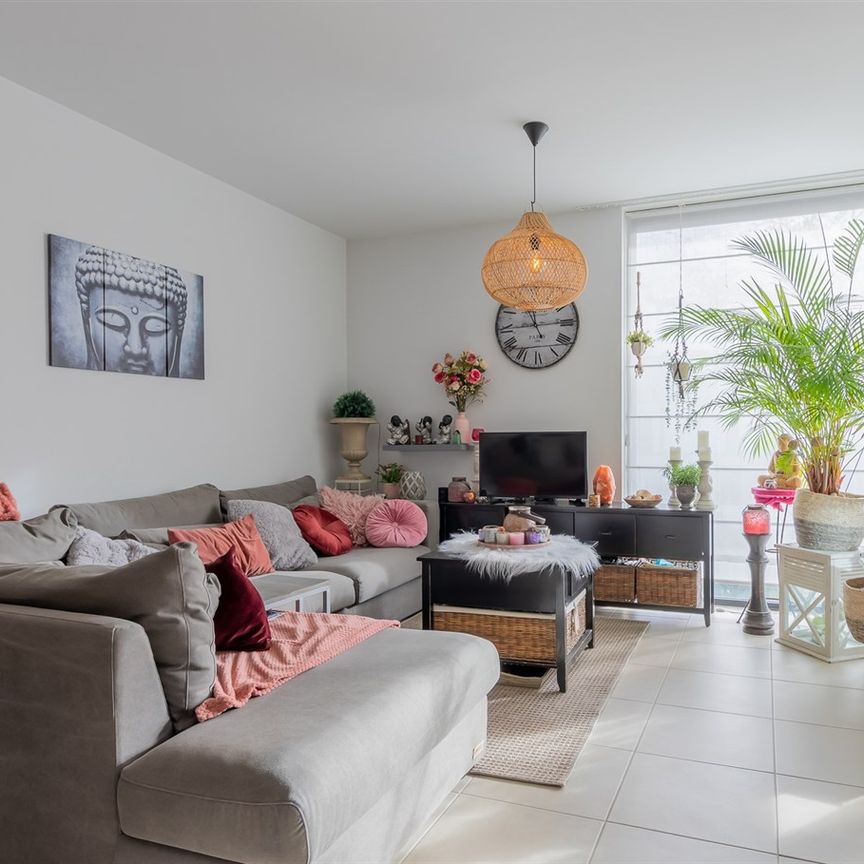 Eén-slaapkamerappartement met autostaanplaats en berging - Foto 1