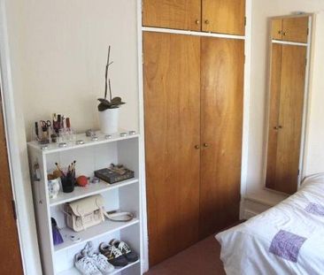 Larchwood Drive, Englefield Green, Egham, Surrey, TW20 0SL - Photo 3