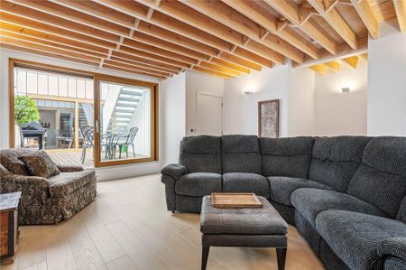 4 bedroom detached house to rent - Photo 4