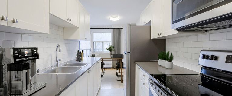 Landmark Apartments | 2493 Lakeshore Boulevard West, Toronto - Photo 1