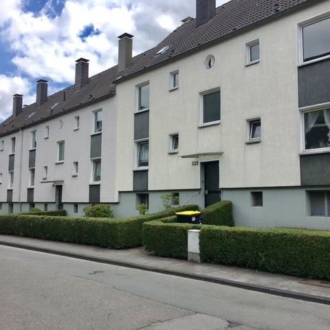 Frisch renovierte 1-Zi.-Whg. mit neuem Tageslichtbad und Balkon - Photo 1