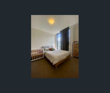 Convenient and Stylish 2 Bedroom Unit - Photo 5