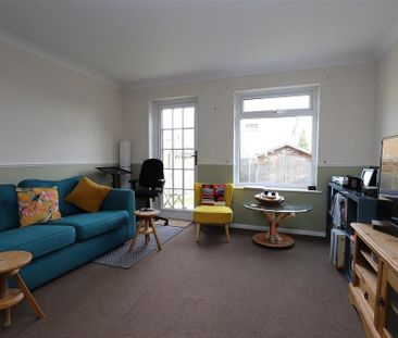 2 bedroom end of terrace house to rent - Photo 1